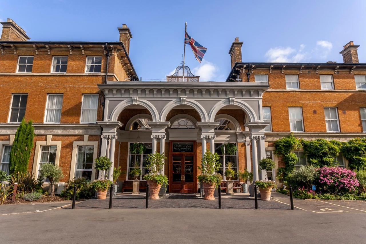 Oatlands Park Hotel Weybridge Exterior foto