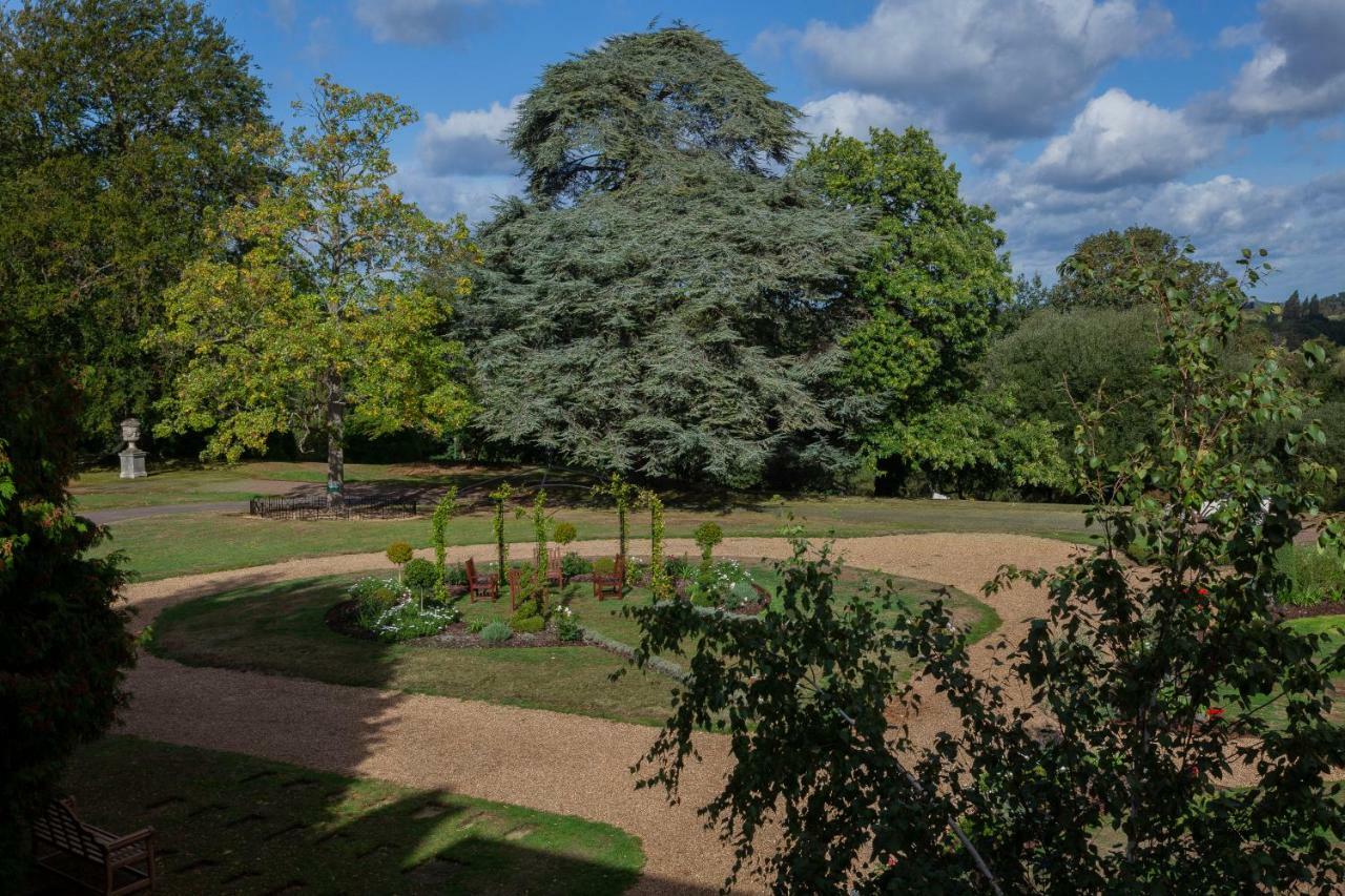 Oatlands Park Hotel Weybridge Exterior foto